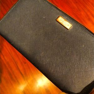 Kate Spade  black zip up wallet